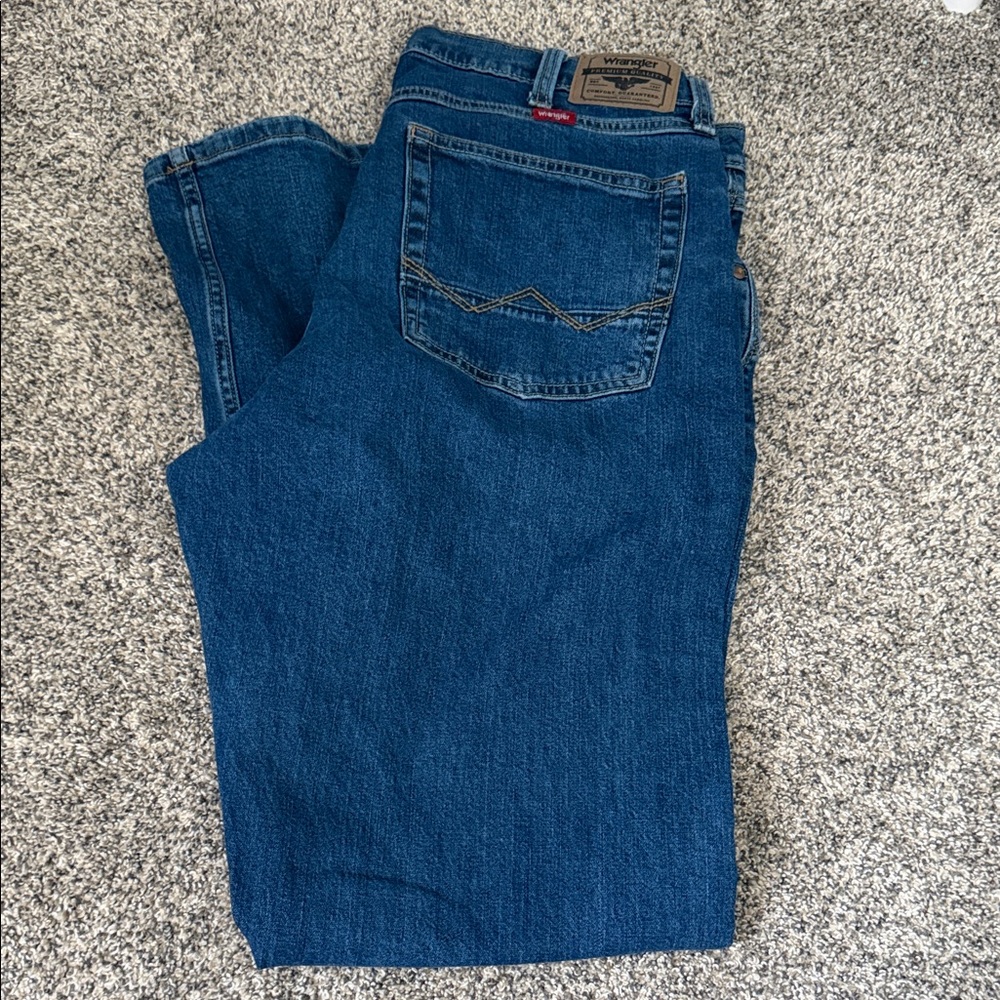 Wrangler Men’s Deep Blue Relaxed Fit Jeans
